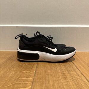 Nike women’s black air max’s